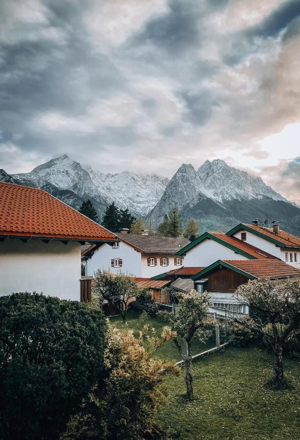 Haus Mit Wunderschoenem Ausblick Und Garten Garmisch-Partenkirchen Exteriör bild