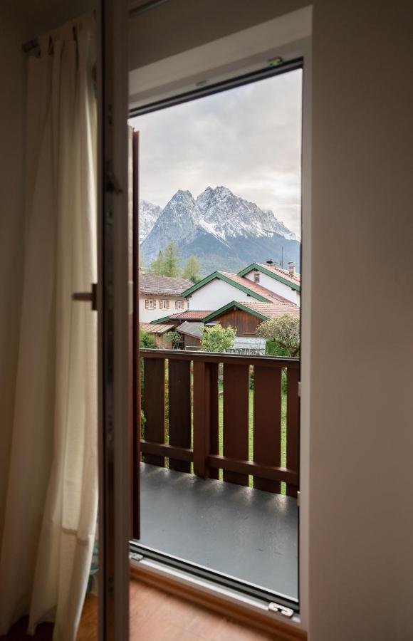 Haus Mit Wunderschoenem Ausblick Und Garten Garmisch-Partenkirchen Exteriör bild