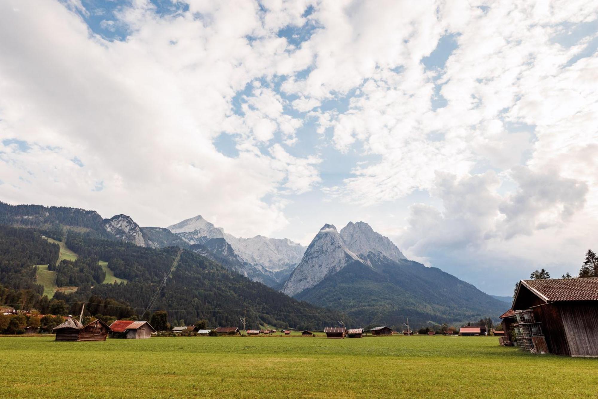 Haus Mit Wunderschoenem Ausblick Und Garten Garmisch-Partenkirchen Exteriör bild
