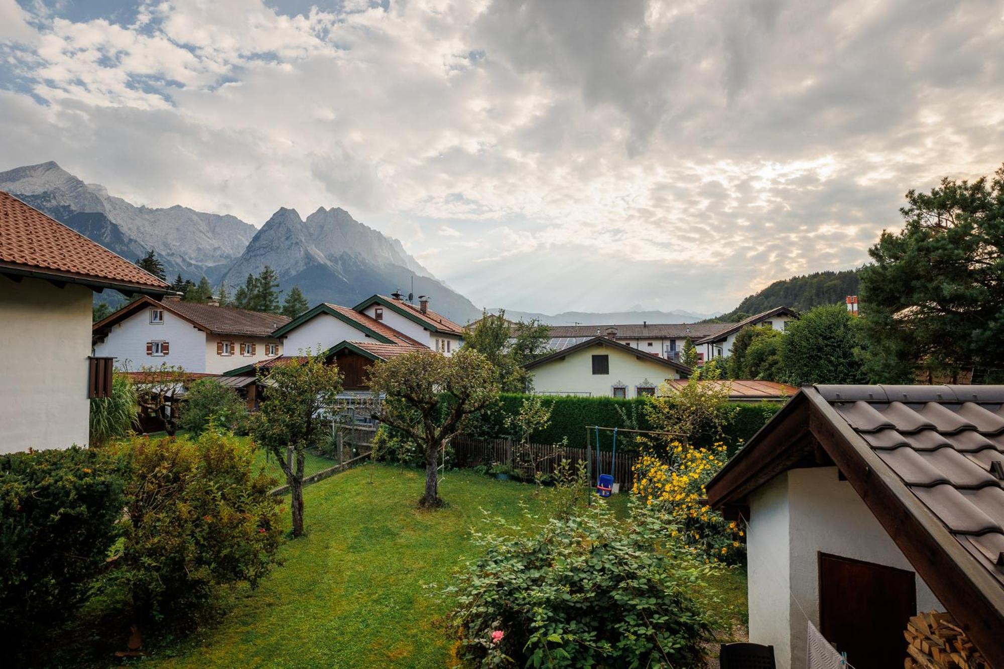 Haus Mit Wunderschoenem Ausblick Und Garten Garmisch-Partenkirchen Exteriör bild